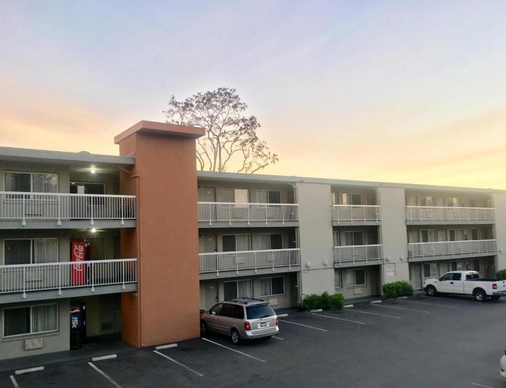 Pacific Motor Inn Сан Хосе Екстериор снимка